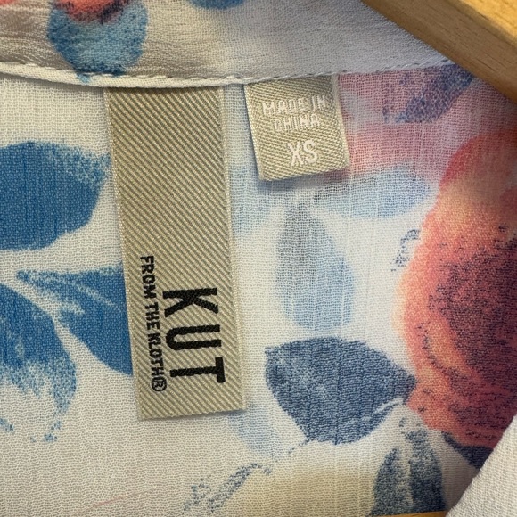 Kut from the Kloth Floral Button Down Shear Top Women’s oversized Size XS - Picture 8 of 15